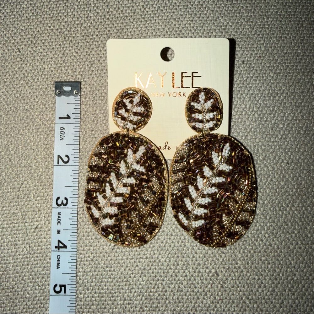 Gold, White, & Brown Beaded Floral Statement Earrings Night Out Vacay Resortwear - Picture 3 of 3